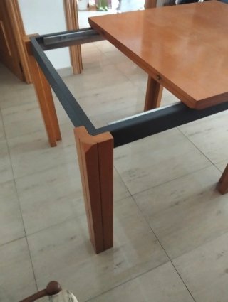 Mesa comedor extensible y 2 sillas madera