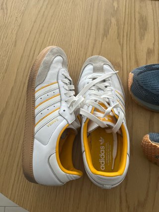 Zapatillas Adidas Blancas y Amarillas mod.samba