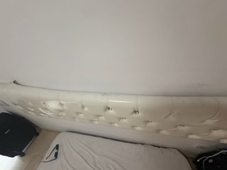 Cabezal de cama blanco capitoné