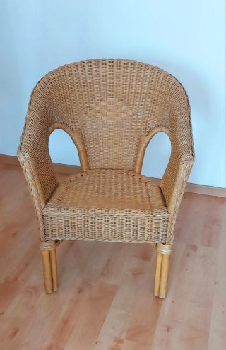 Sillón de jardín de mimbre y madera