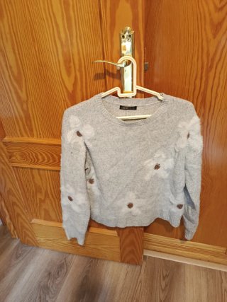 Jersey gris con flores