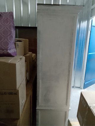 Armario blanco de madera maciza
