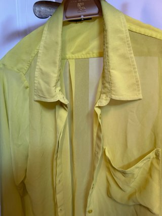 Camicia gialla trasparente