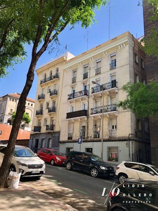 Ático en alquiler en Jerónimos en Madrid
