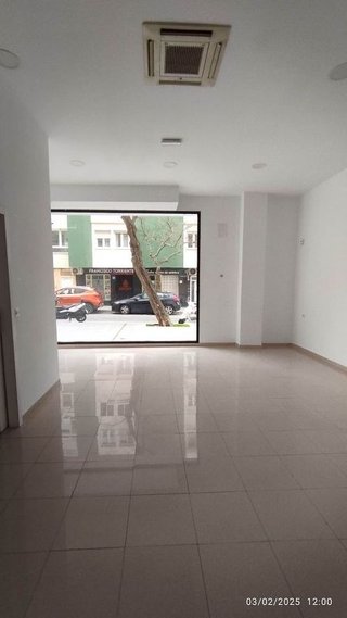 Local comercial en alquiler en Zona Bahía Blanca en Cádiz