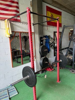 Gimnasio completo: Prensa, Multipower, mancuernas