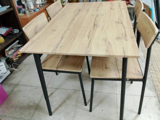 Conjunto mesa y 4 sillas madera y metal