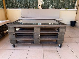 Sofá y mesa de palets para terraza
