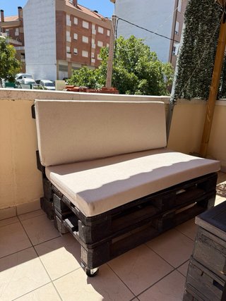 Sofá y mesa de palets para terraza