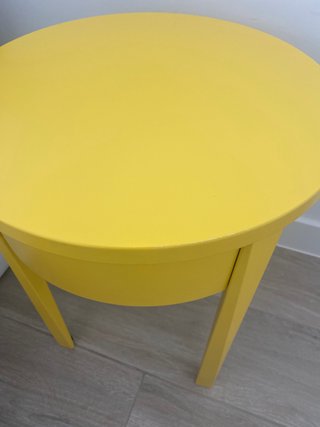 Comodino rotondo giallo Ikea