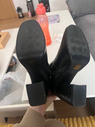 Botines negros efecto piel de cocodrilo