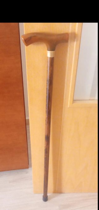 Bastón de madera para ancianos