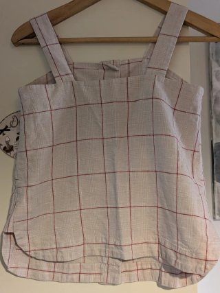 Camiseta Mango cuadros beige y rojo