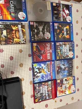 PS4 (PlayStation 4) Negra 1 TB con dos mandos