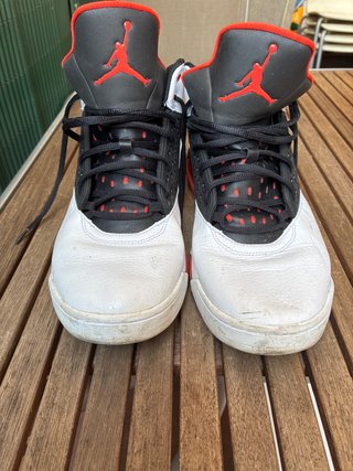 Zapatillas Baloncesto Jordan Rojas y Blancas