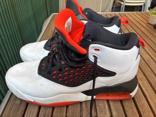 Zapatillas Baloncesto Jordan Rojas y Blancas