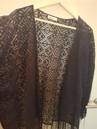Kimono calado negro con flecos