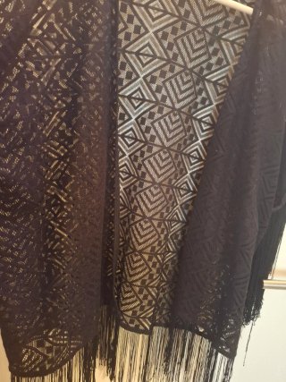 Kimono calado negro con flecos