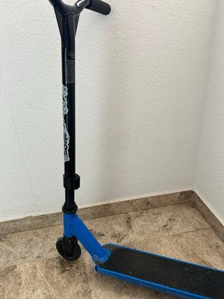 Patinete freestyle azul y negro