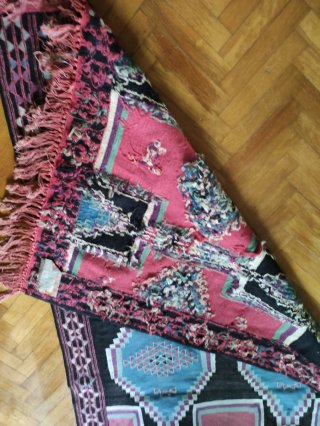 Magnífica alfombra de lana con diseño geométrico
