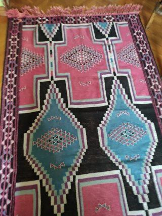 Magnífica alfombra de lana con diseño geométrico