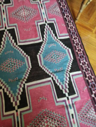 Magnífica alfombra de lana con diseño geométrico