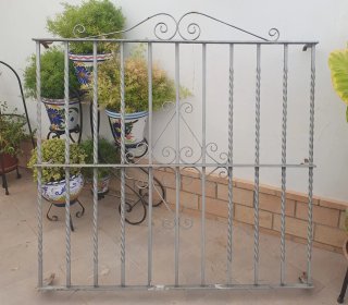 Reja de hierro forjado para ventana