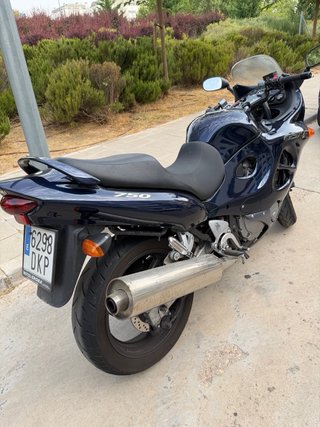 Suzuki GSX 750 F