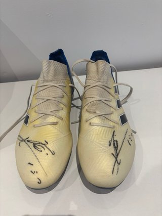 Botas de fútbol Leo Messi firmadas