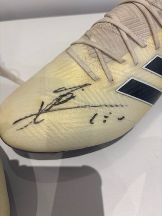 Botas de fútbol Leo Messi firmadas