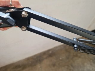 Soporte de pie para móvil negro