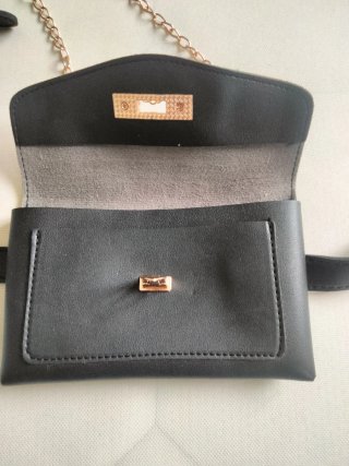 Bolso cinturón negro y dorado