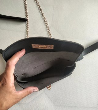 Bolso cinturón negro y dorado
