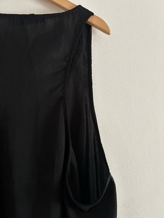 Blusa negra con cremallera