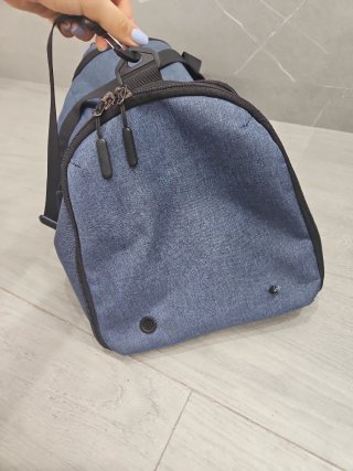 Bolsa de viaje azul y negra