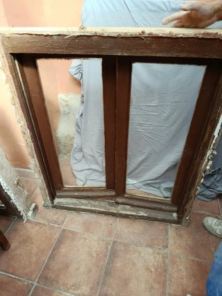 2 ventanas madera antiguas iguales