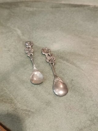 Vassoio e 2 cucchiaini vintage con rose