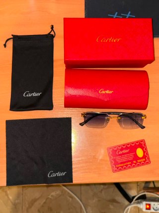 Gafas Cartier negro y dorado