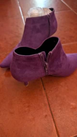 Botines morados de tacón