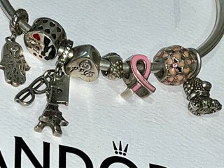 Pulsera Pandora Rígida con Charms de plata