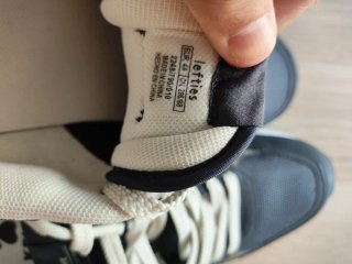 Zapatillas deportivas Kelme negras y blancas