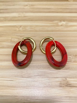 Pendientes ovalados rojos y dorados