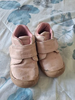 Zapatillas bebé rosa talla 22