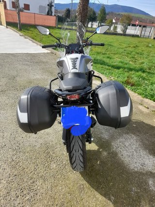 CFMOTO 650 MT Aventura Negra/Blanca