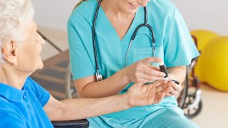 Auxiliar de Enfermeria, cuidado en hospitales.