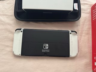 Nintendo Switch OLED + microSD 256 GB + Controller