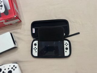 Nintendo Switch OLED + microSD 256 GB + Controller