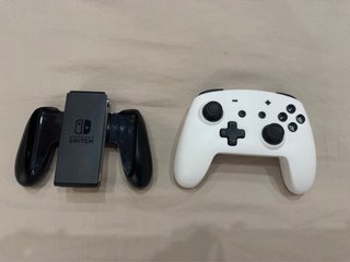 Nintendo Switch OLED + microSD 256 GB + Controller