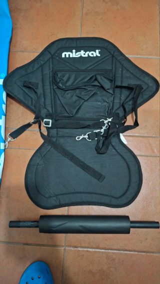Tabla de paddle surf Mistral para reparar.