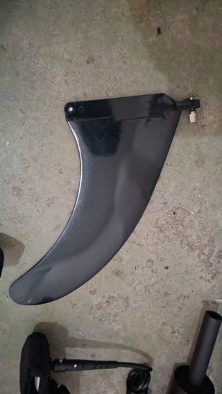 Tabla de paddle surf Mistral para reparar.